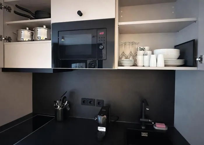 Apartment Homely! Skyview, Fair, Airport, Rooftop, Apartment!