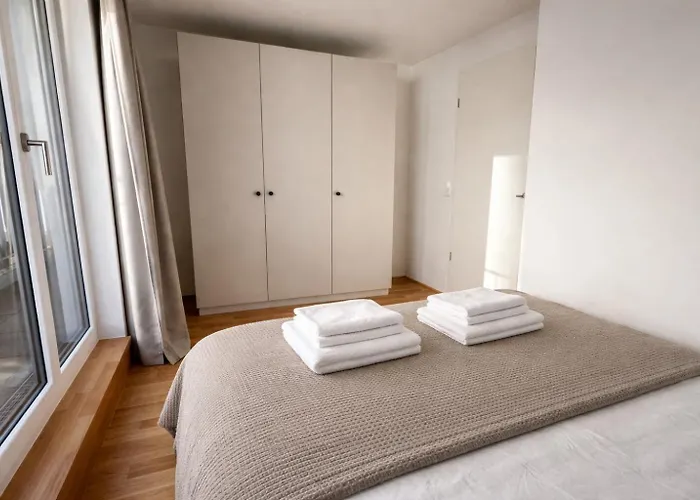 Homely! Skyview, Fair, Airport, Rooftop, Apartment! * Frankfurt am Main