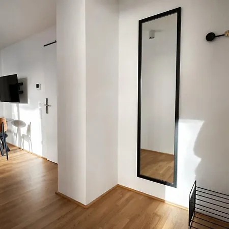 Apartamento Homely! Skyview, Fair, Airport, Rooftop, Apartment! Fráncfort del Meno